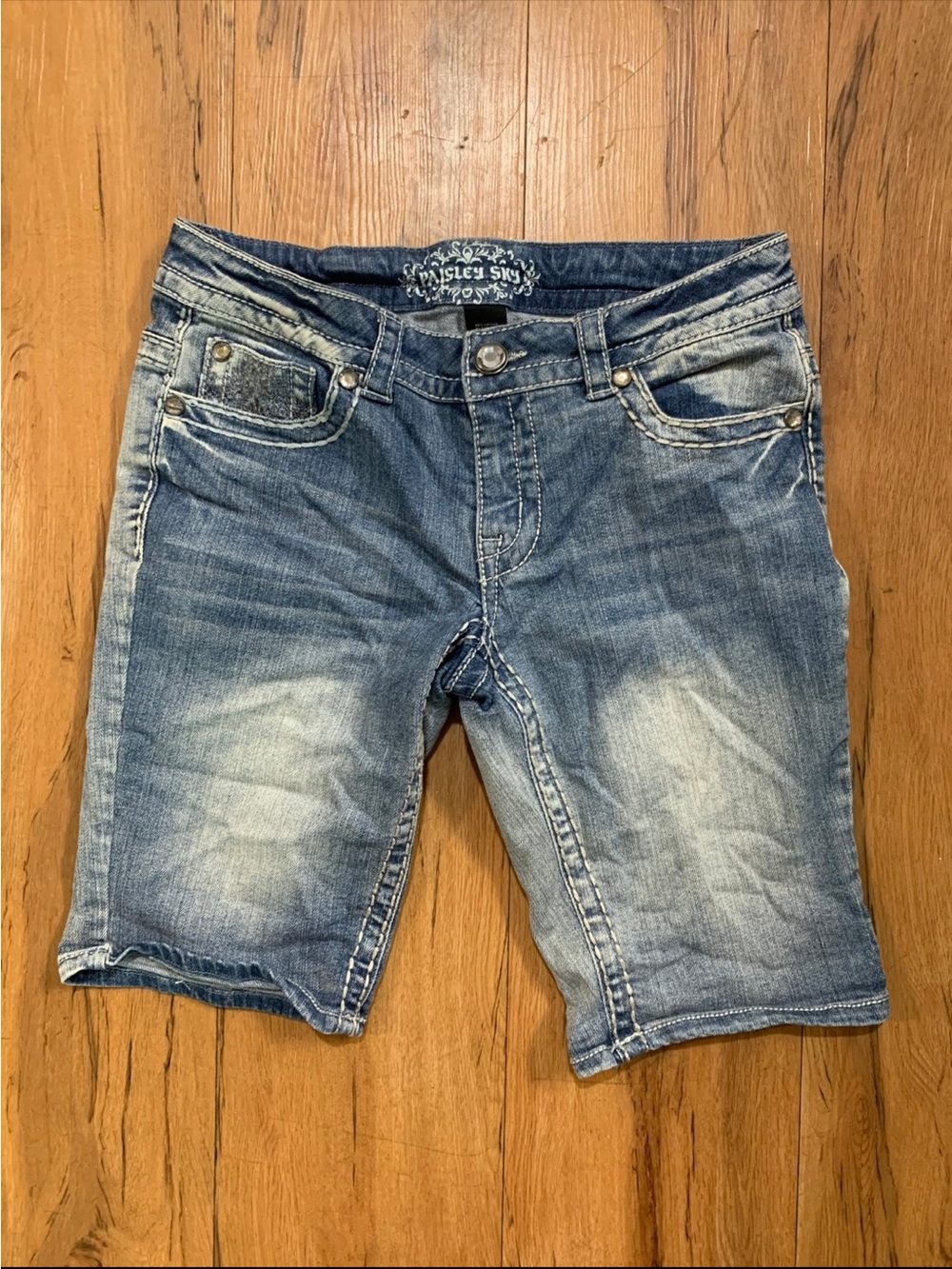 Paisley sky embellished capri shorts
